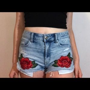 🌺 American Eagle floral embroidered shorts🌺
